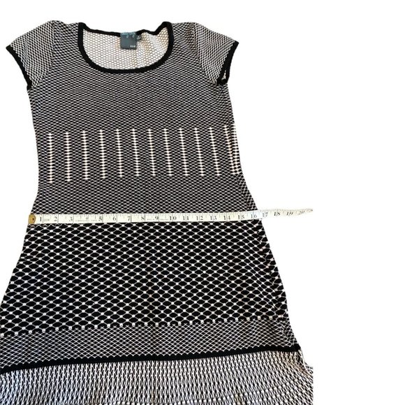 GABBY SKYE Knit Dress Sz M Fun Design Flirty Hem Stretchy - Picture 12 of 14
